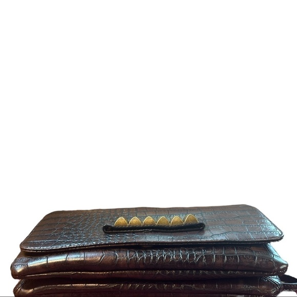 Nwt cosmopolitan brown faux crocodile clutch/Crossbody purse - Picture 4 of 11